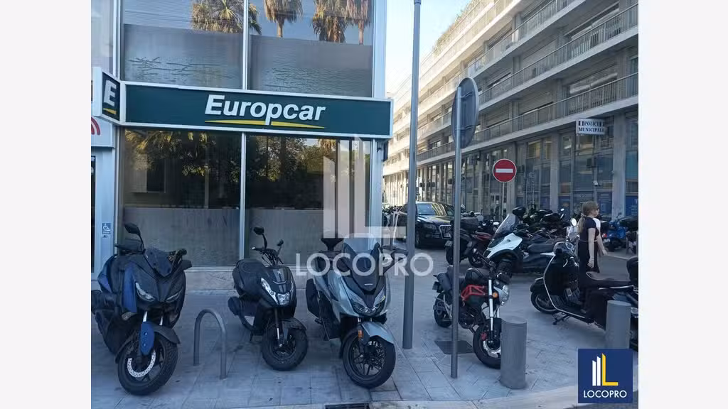 Location local commercial 54m² à Nice Av Gustave V
