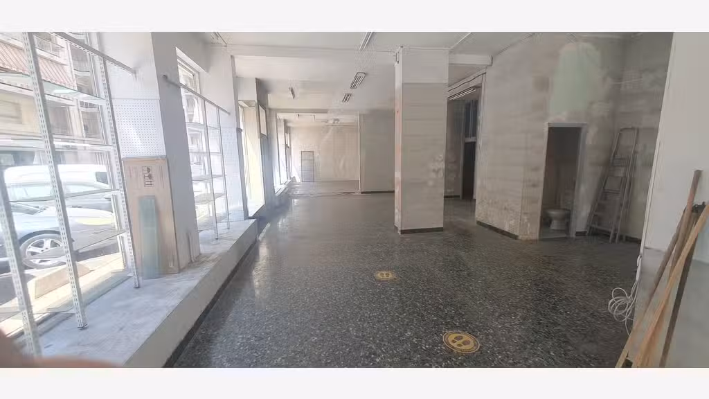 Location pure local d'angle 153m² à Nice Riquier 