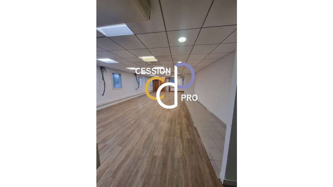 Espace de bureaux 90m² à louer en ZA à Nîmes