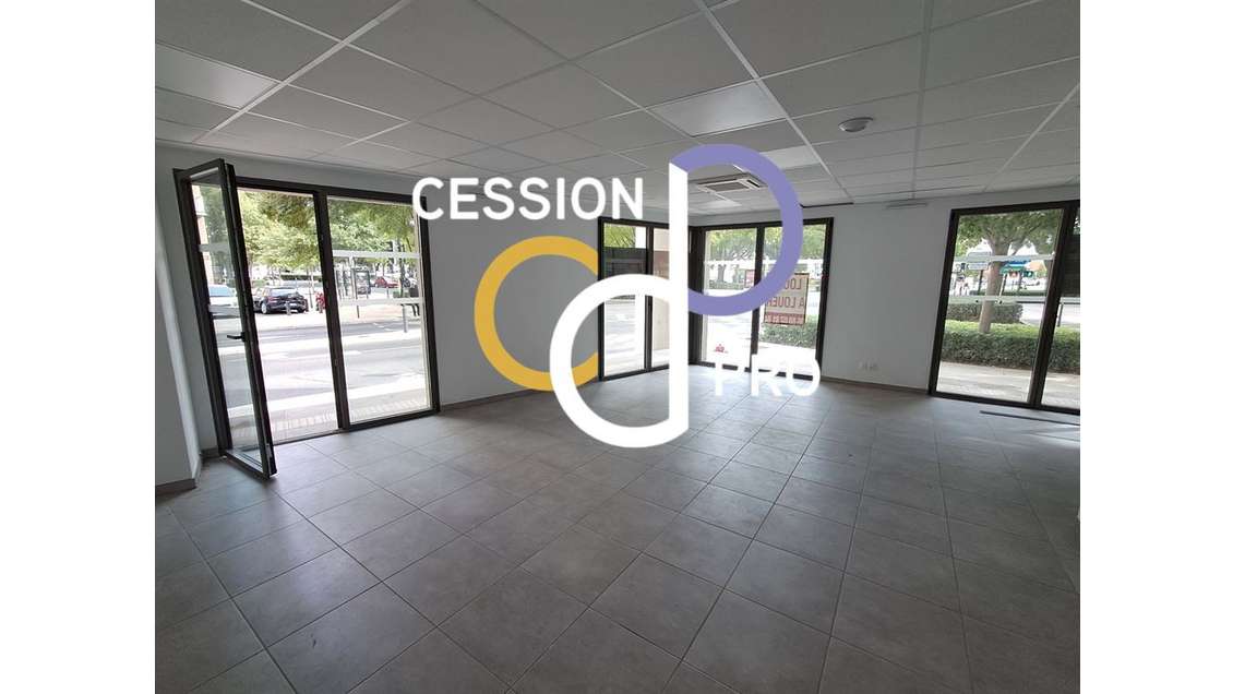 Local d’angle neuf 63m² à louer Nîmes J. Jaurès