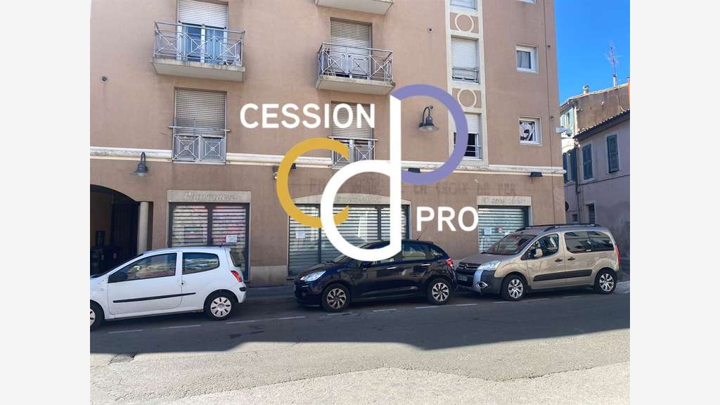 Local commercial 120m² à louer au centre de Nîmes