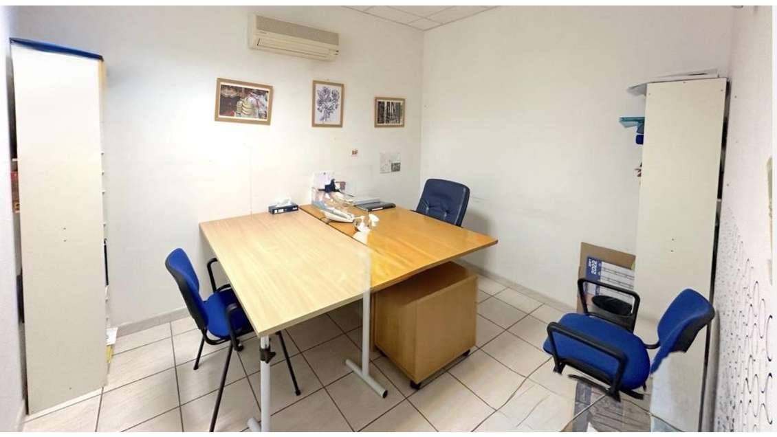 A louer local commercial 150m² à Nîmes Av Jaurès