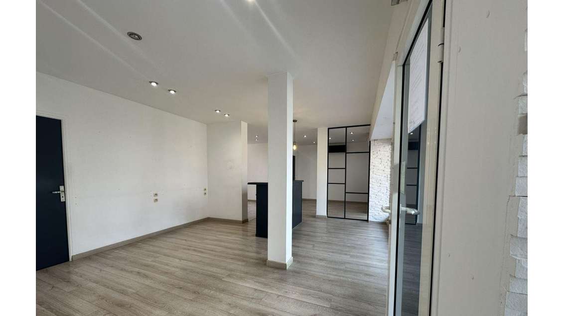 Location murs commerciaux rénovés de 65m² à Nîmes