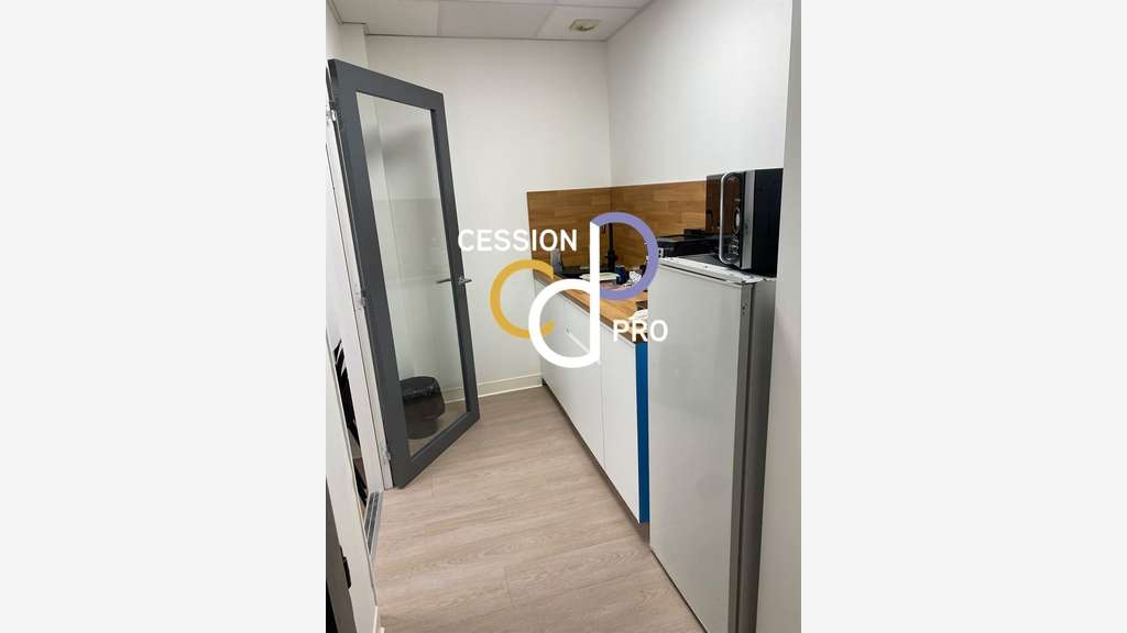 A louer locaux 90m² 2 bureaux calmes Nîmes centre
