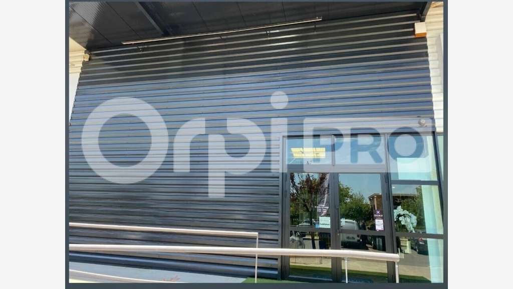 Loue local commercial 310m² en retail park Nîmes