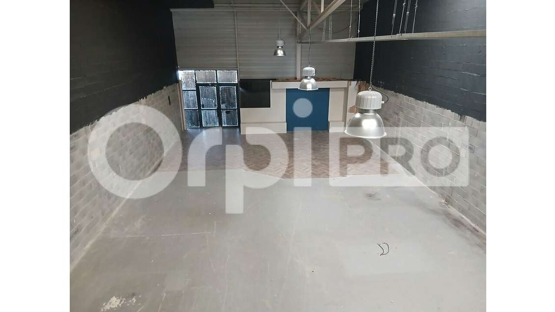 Loue local commercial 310m² en retail park Nîmes