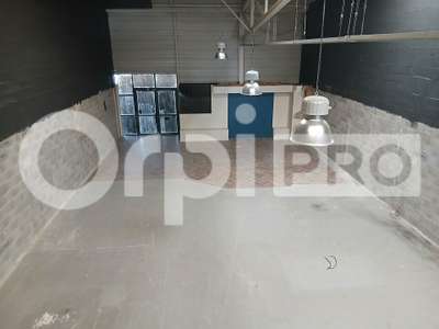 Loue local commercial 310m² en retail park Nîmes