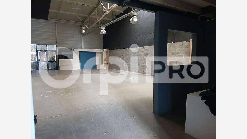 Loue local commercial 310m² en retail park Nîmes