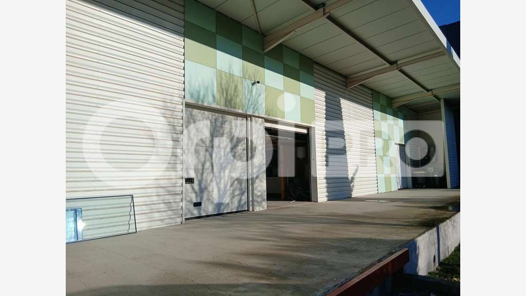 Loue local commercial 310m² en retail park Nîmes