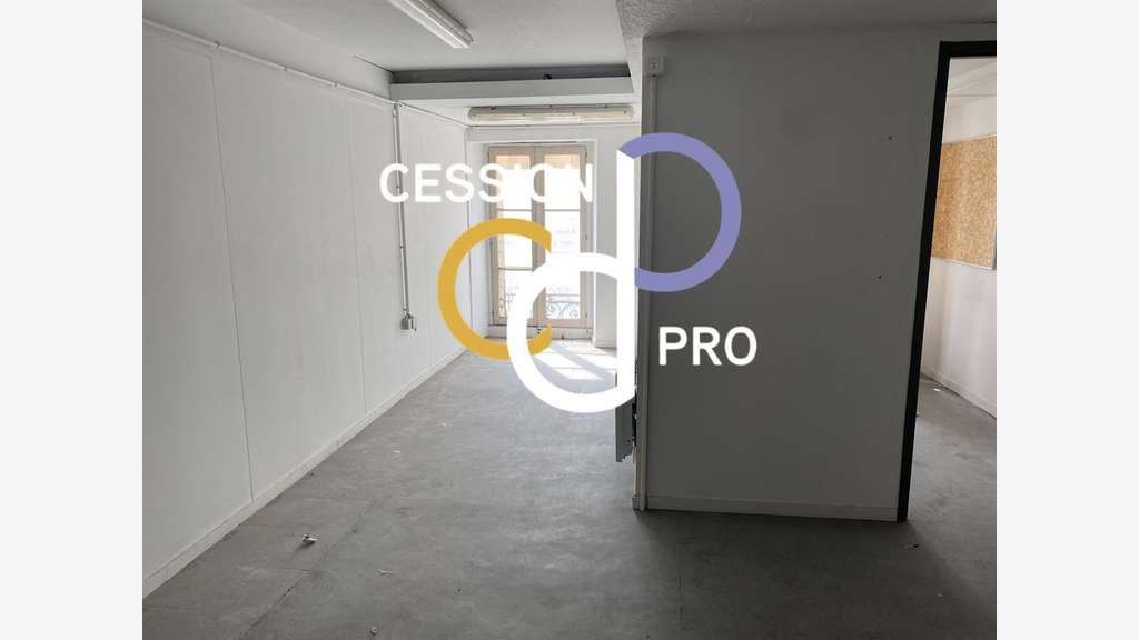Local commercial 215m² à louer  à Nîmes centre