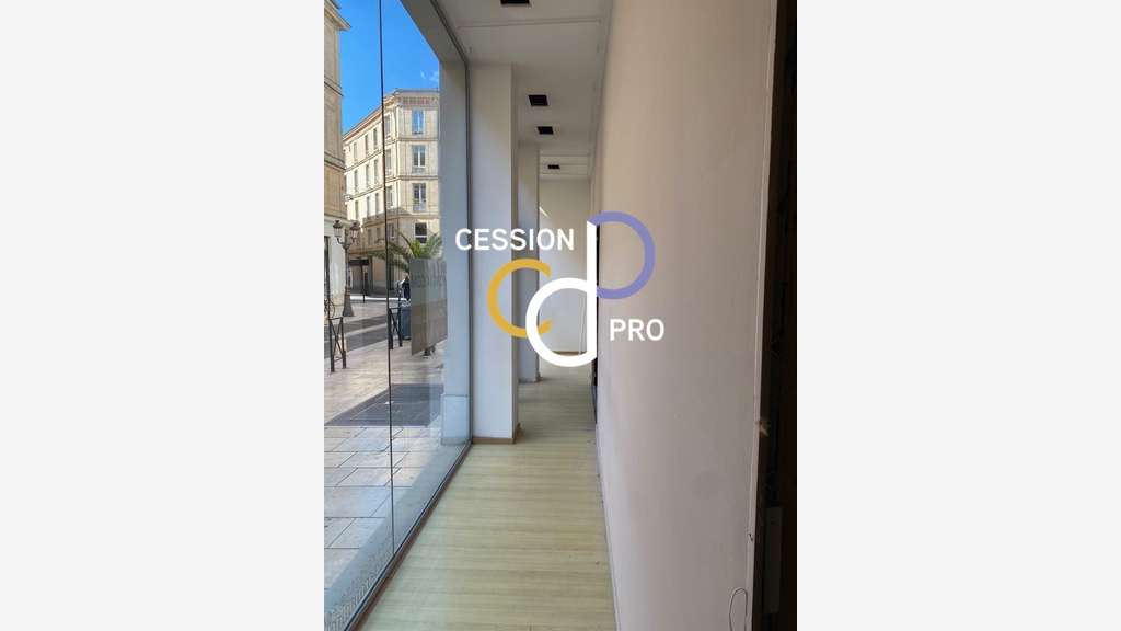 Local commercial 215m² à louer  à Nîmes centre
