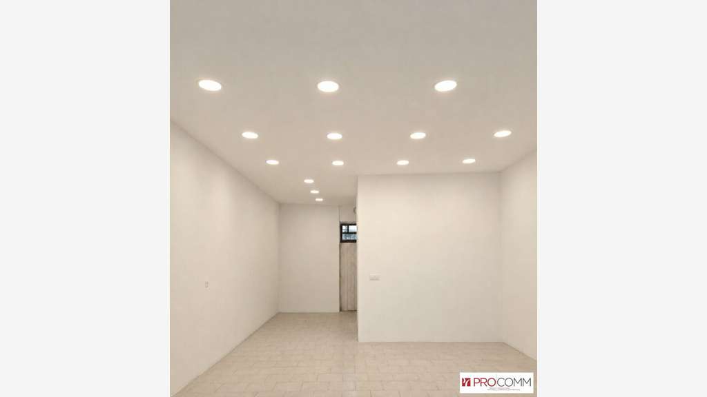 A louer local commercial 70m² refait à neuf Nîmes