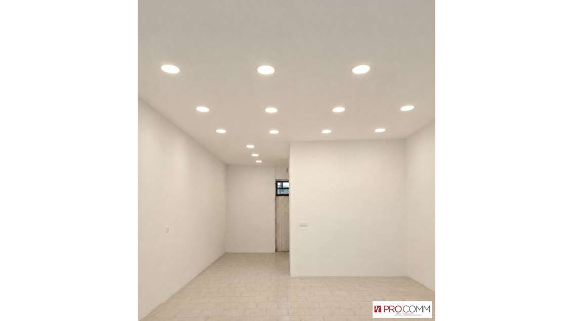 A louer local commercial 70m² refait à neuf Nîmes