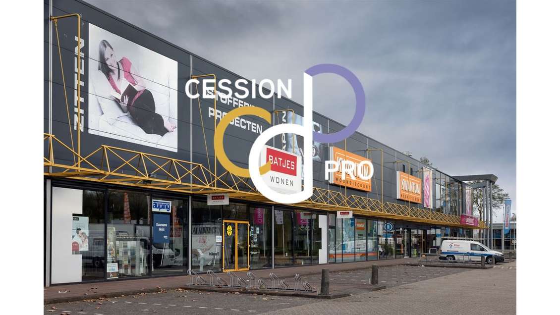 GRAND LOCAL COMMERCIAL DE 1 045 M² A LOUER AU
