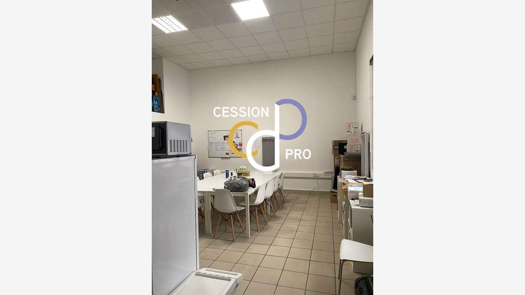 Loue local commercial de standing 173m² à Nîmes