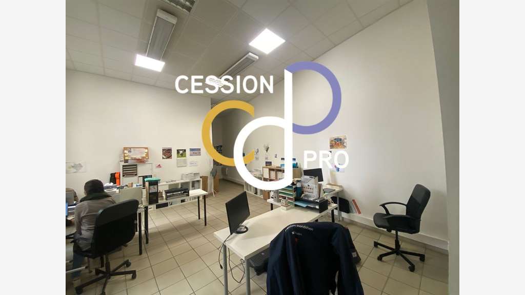 Loue local commercial de standing 173m² à Nîmes