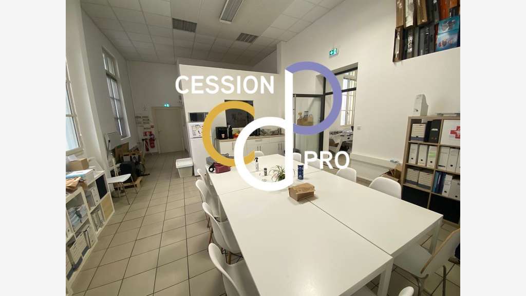 Loue local commercial de standing 173m² à Nîmes
