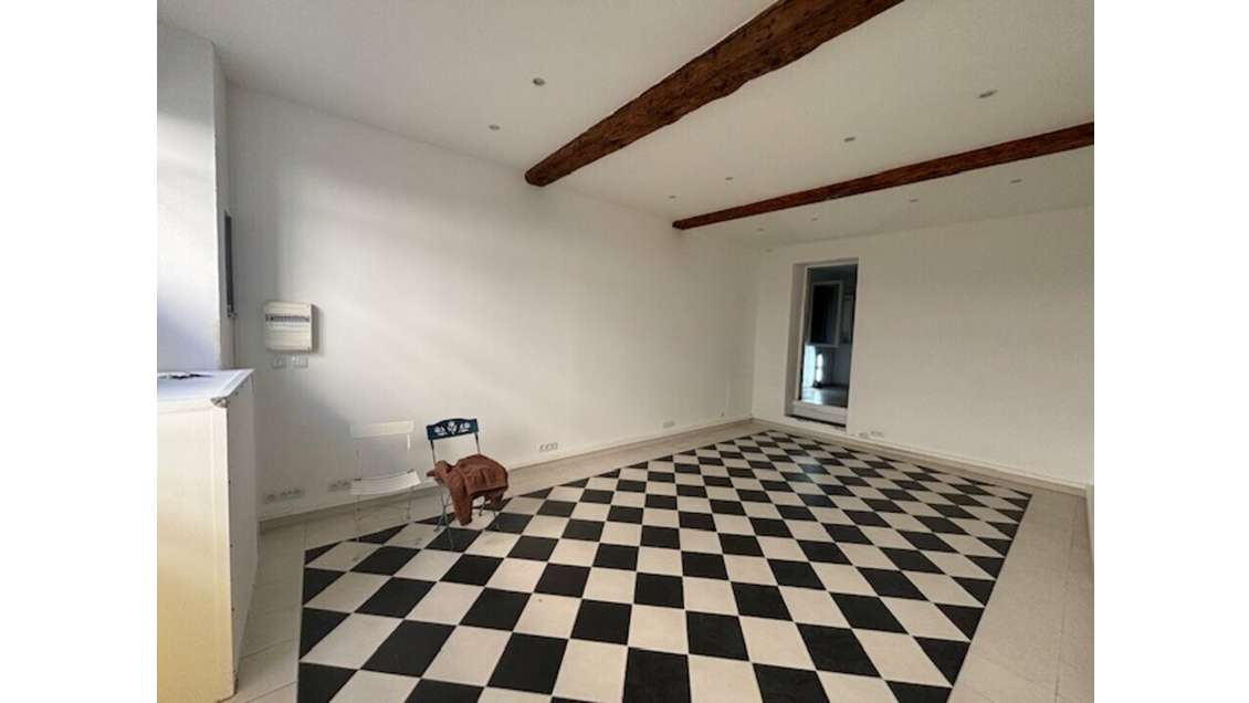 Local commercial 54m² à louer à Nîmes