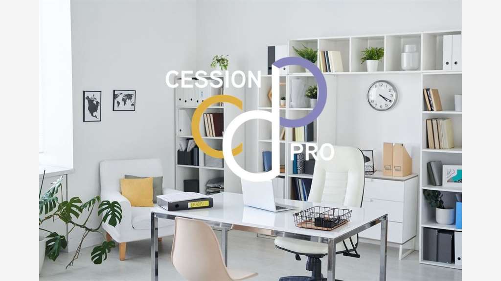 Ensemble de trois bureaux RDC à Nîmes Ville Active