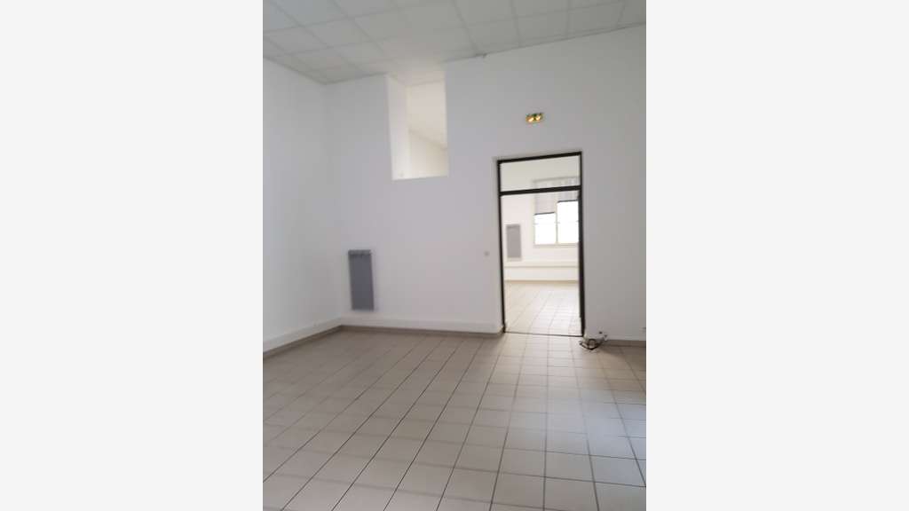 A louer locaux 170m² Nîmes centre-ville Ecusson
