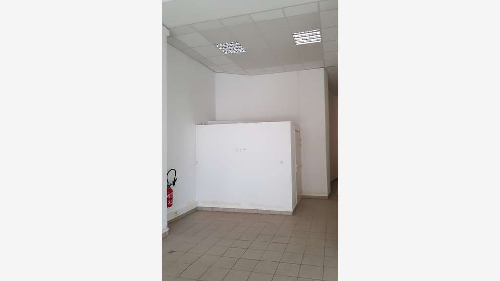 A louer locaux 170m² Nîmes centre-ville Ecusson