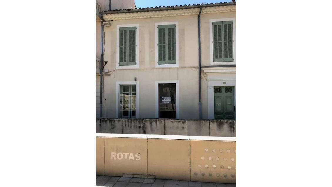Local commercial 45m² Place d'Assas à Nîmes