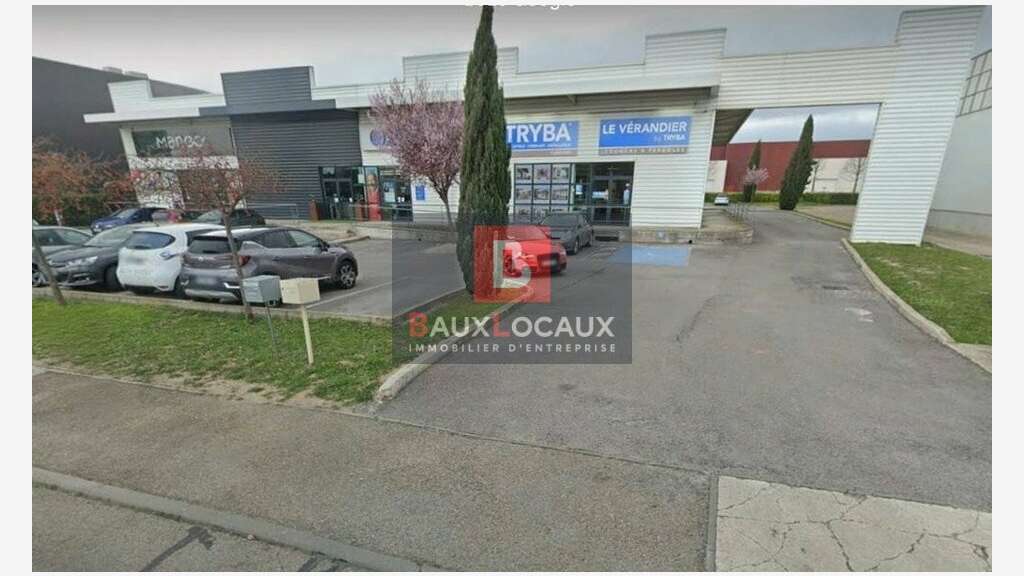 A louer local commercial 310m² Carré Sud Nîmes