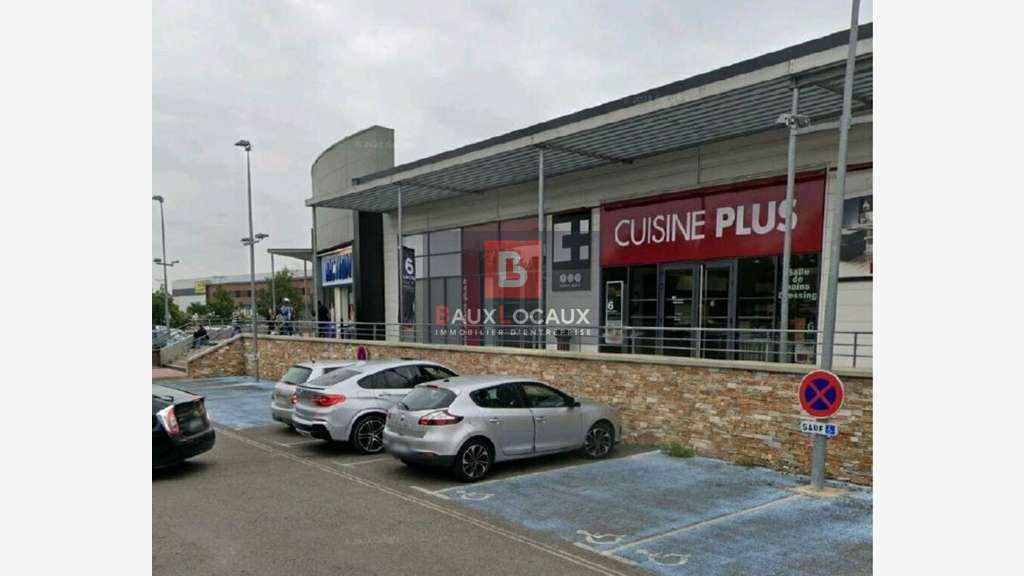 A louer local commercial en retail park à Nîmes