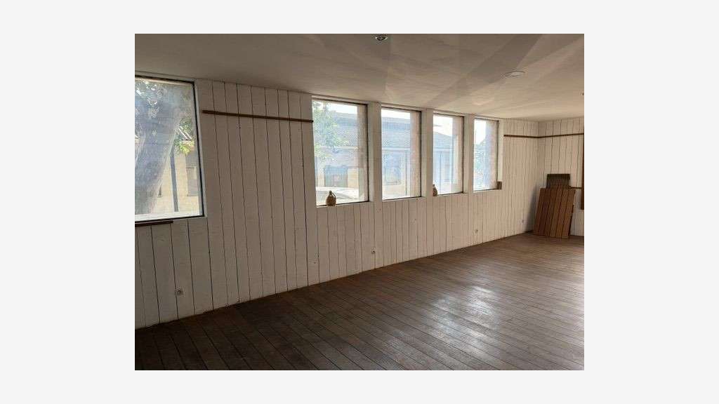 A louer bureaux 400m² avec stationnement à Nîmes