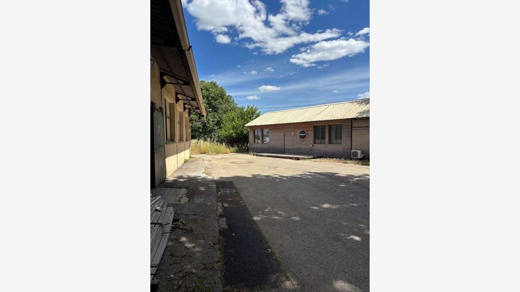 A louer bureaux 400m² avec stationnement à Nîmes