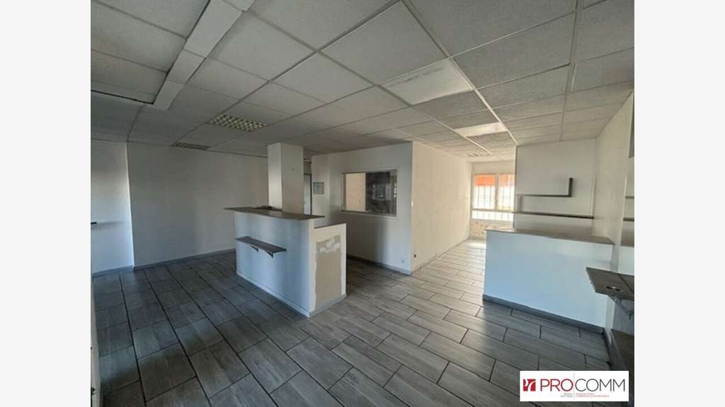 Local commercial 95m² à louer à Nîmes Av Mal Juin