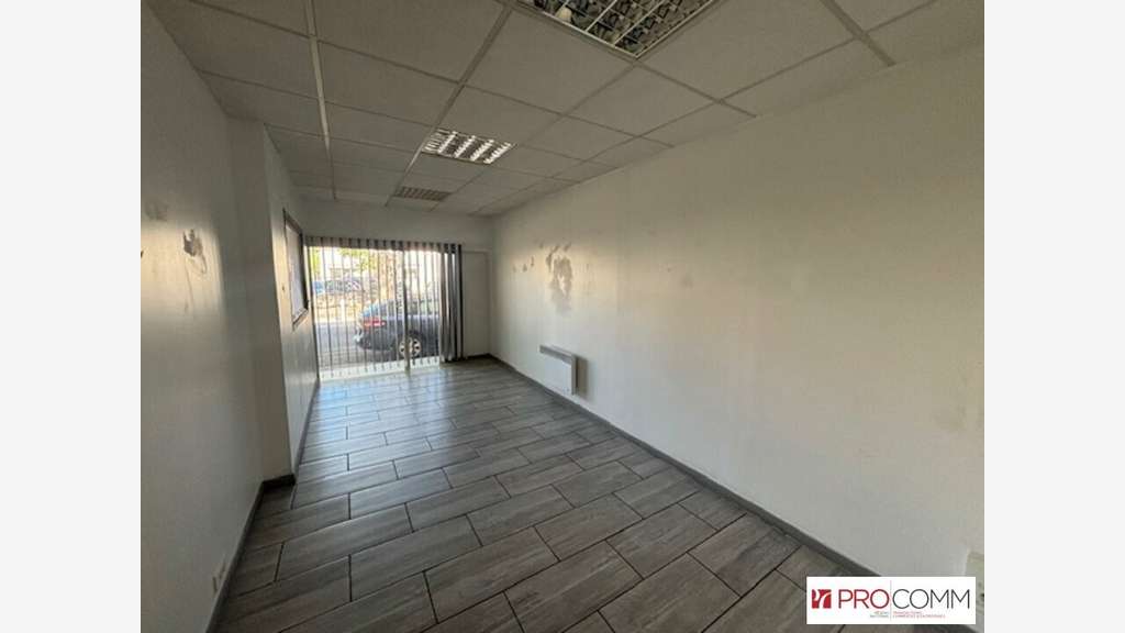 Local commercial 95m² à louer à Nîmes Av Mal Juin
