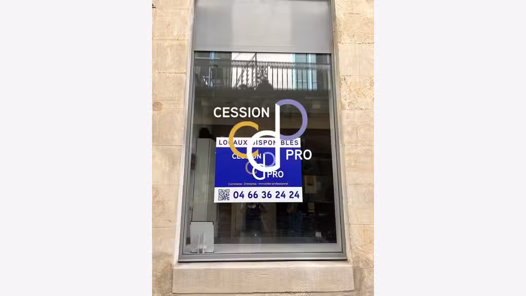 Local commercial 98m² à louer rue piètonne Nîmes