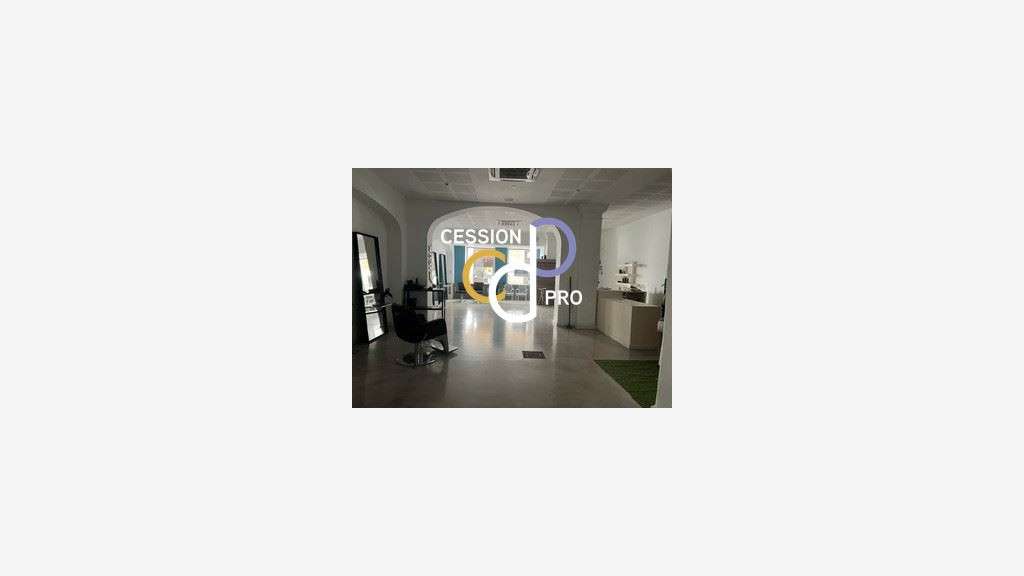 Local commercial 98m² à louer rue piètonne Nîmes