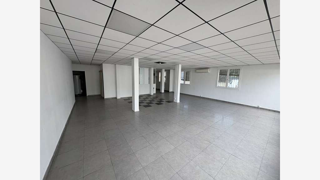 NÎMES - LOCAL D'ACTIVITE à louer