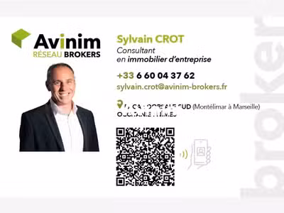 Local commercial 1 040 m² + bureaux – Nîmes Sud, a