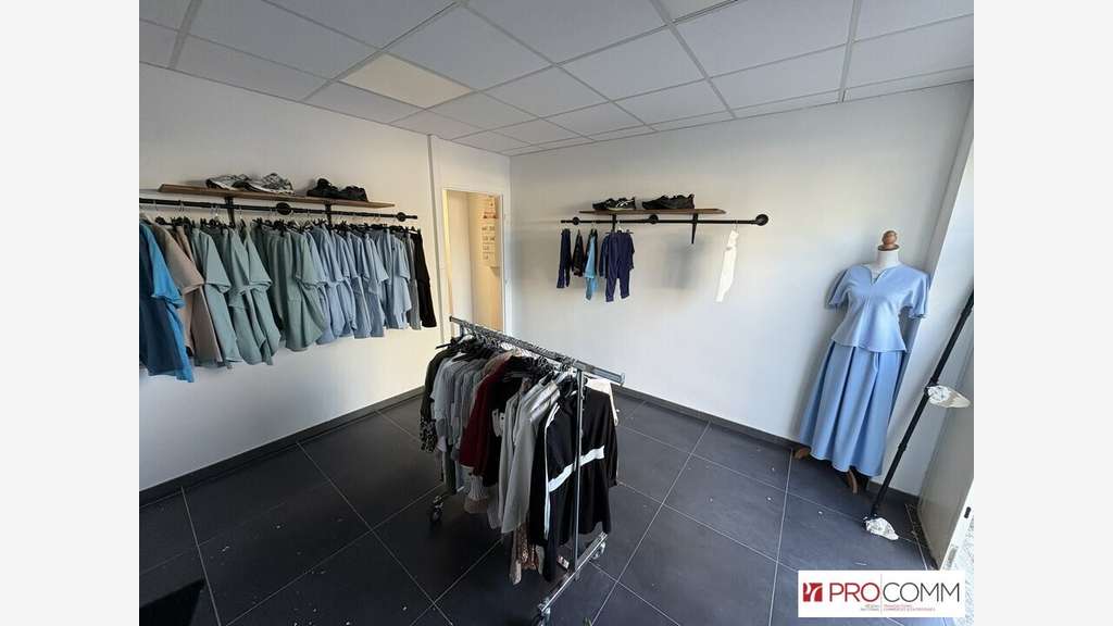 NÎMES - LOCAL COMMERCIAL à louer