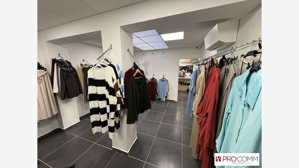 NÎMES - LOCAL COMMERCIAL à louer