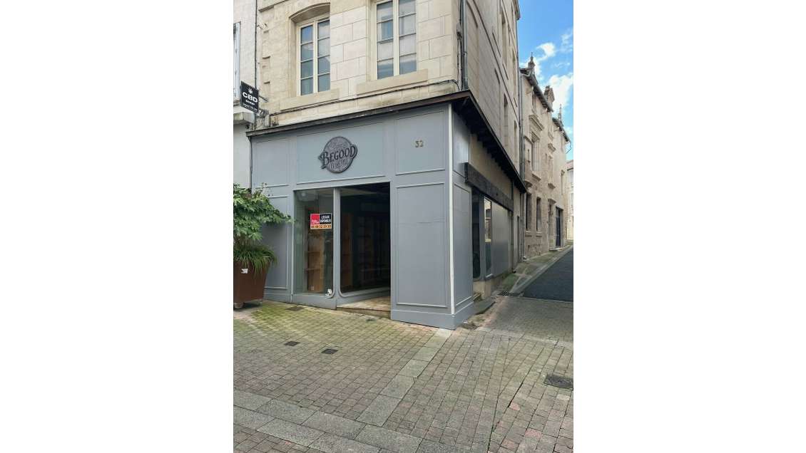 A louer local commercial 66m² à Niort centre