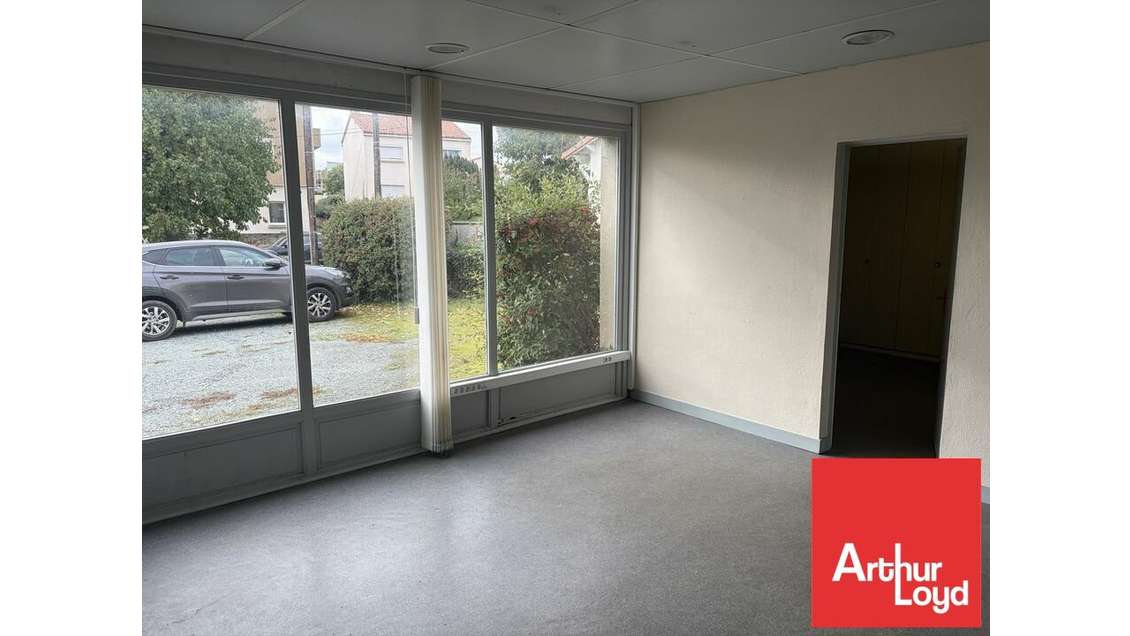 A louer local 120m² route de Coulonges à Niort