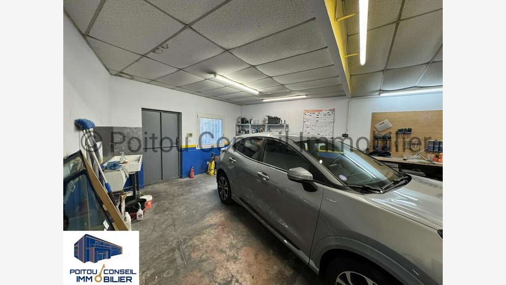 Local commercial 240m² à louer à Niort