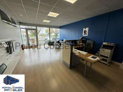 Local commercial 240m² à louer à Niort