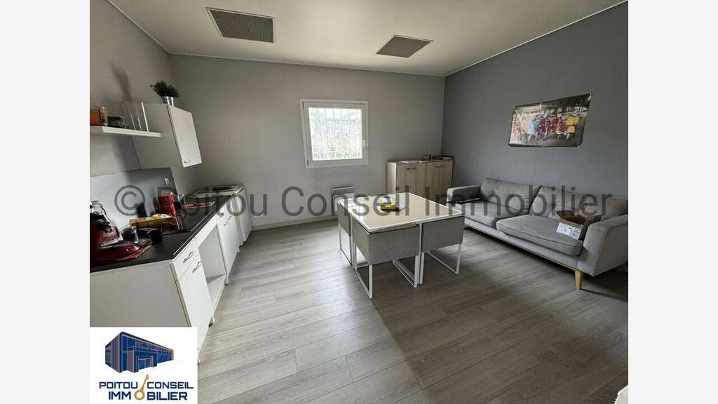 Local commercial 240m² à louer à Niort