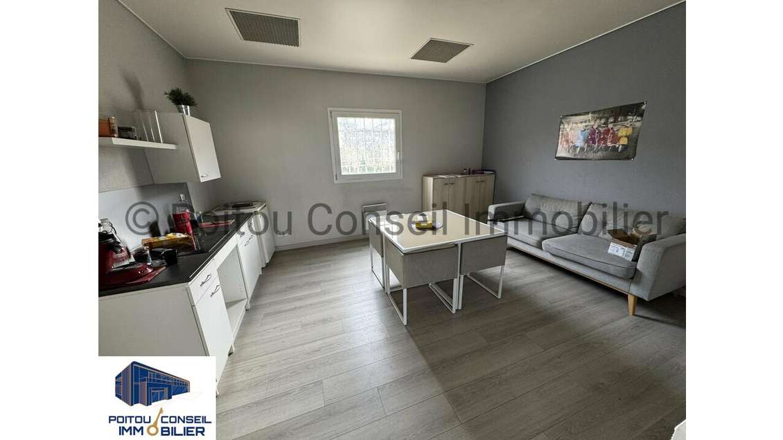 Local commercial 240m² à louer à Niort