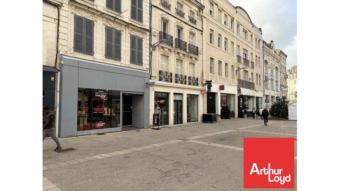 A louer local 145m² empl N°1 centre-ville de Niort