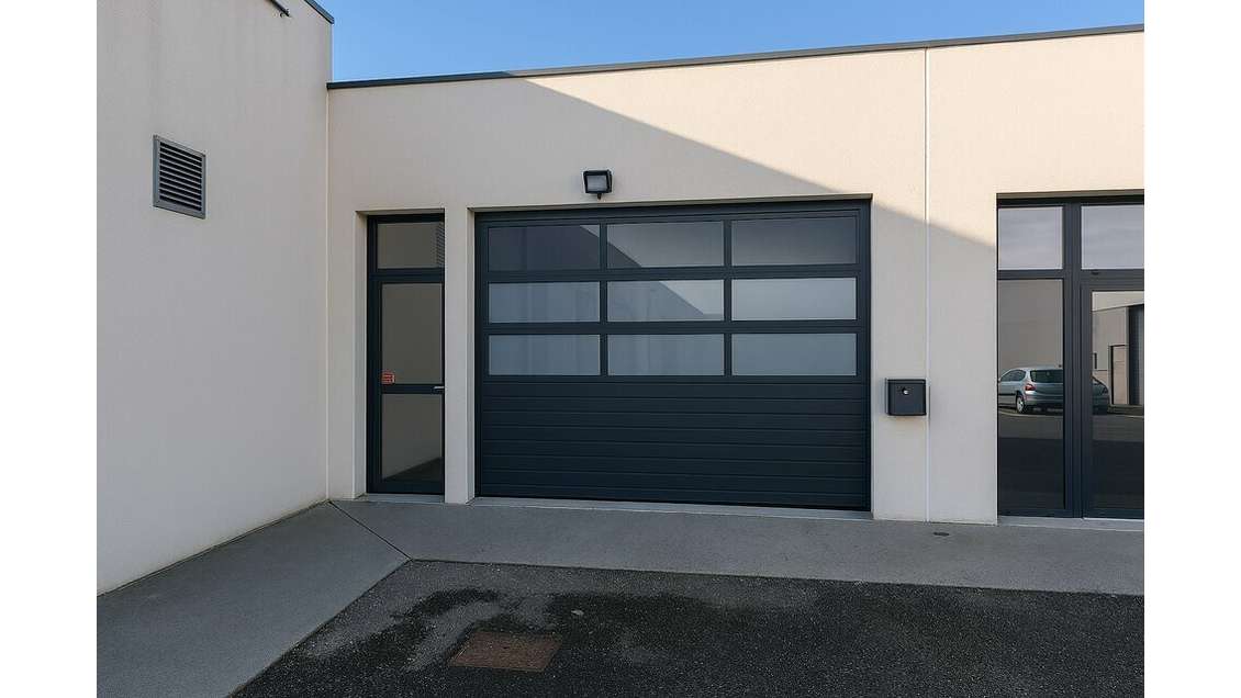 Local 140m² à louer emplacement premium à Niort