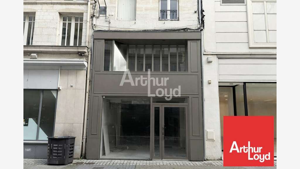 Local commercial 260m² à louer rue Ricard à Niort