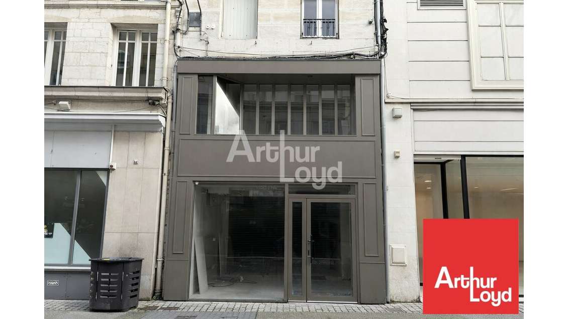 Local commercial 260m² à louer rue Ricard à Niort