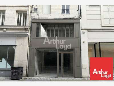 Local commercial 260m² à louer rue Ricard à Niort