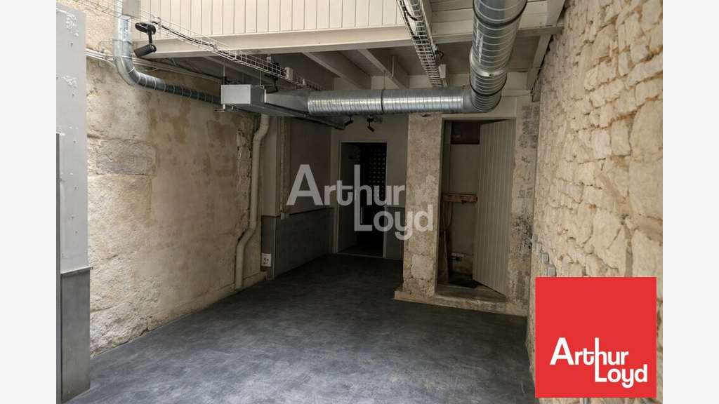 Local commercial 260m² à louer rue Ricard à Niort